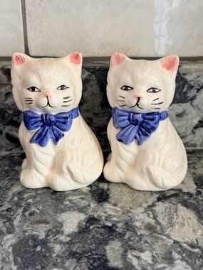 Vintage set of white Cat salt and pepper shakers
